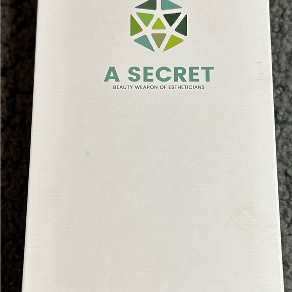 Roselyn Boutique Jade Roller Skin Massager New - Picture 2 of 3